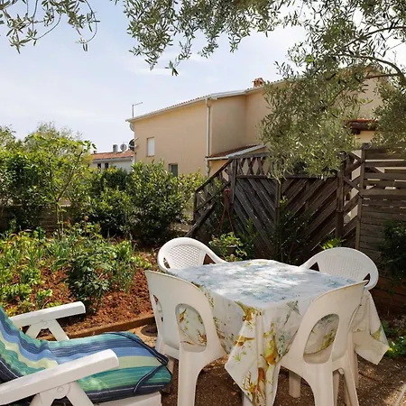 Classic And Trendy With Terrace - Two Bedroom With Terrace