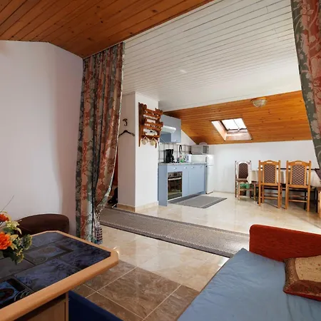 Classic And Trendy With Terrace - Two Bedroom With Terrace Διαμέρισμα